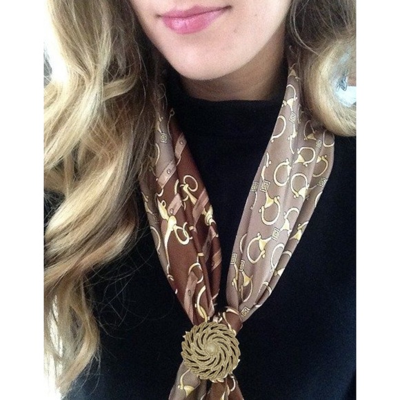 SARAH COVENTRY • Gold Vintage Flower Scarf Pin Blazer Brooch Ornament Accessory - Picture 2 of 8